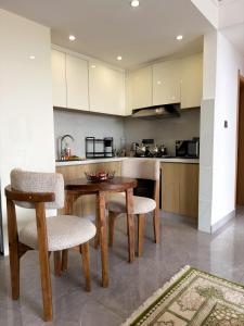 1BR Kilimani Apt Pool, Gym, Balcony, Junction Mall