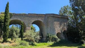 Villa et piscine au cœur dun superbe parc arboré