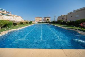 Modern Sunny Bungalow with Terrace and Pool