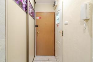 Przyszłości Comfort Stay Apartment by BookingHost