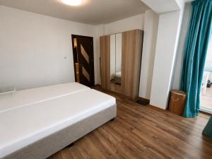 Spesious apt "Studentska" with sea view