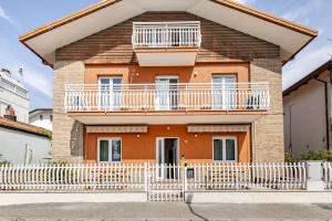 Villa Guerrazzi - 5 Bedrooms, 5 Bathrooms, Private Parking - P r a t u r e c c i Group