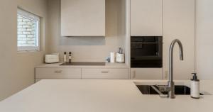 Stylish renovated apartment near the sea