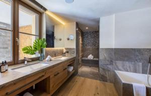 Beautifully furnished spacious property in Servoz