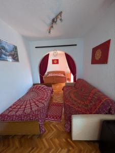 Rotes Appartment am Meer mit Meerblick ca 180 Meter Luftlinie vom Strand