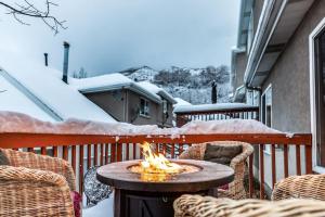 Cottonwood Canyon Basecamp Retreat - 5 Bathrooms