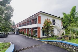 RedDoorz Resort at Tridaya Cisarua Puncak
