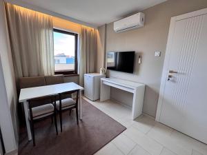 L&B Rooms