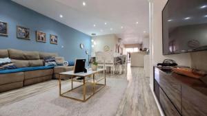 Cozy 3 Bedroom House with Large Terrace & BBQ