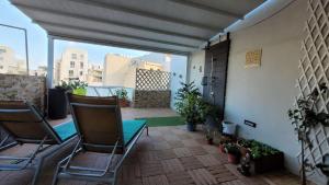 Cozy 3 Bedroom House with Large Terrace & BBQ