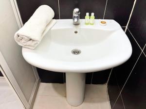 City Center Stay - Residency W Spacious Aparts, Kingsize Beds, AC, Terrace View, Elevator