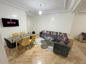 City Center Stay - Residency W Spacious Aparts, Kingsize Beds, AC, Terrace View, Elevator