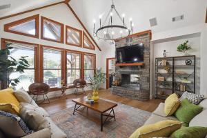 Rustic Cabin Mansion - Hot tub Gym Cinema Pool