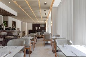 Nesean Plaza Hotel