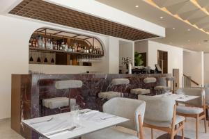 Nesean Plaza Hotel
