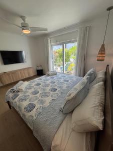 Oceanfront Kite Beach, 2BR, Patio, Pool, 30 steps to sand