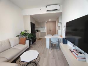 High-Floor Luxury Apt Skyline & Pool View