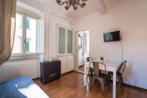 Leone Central Apartments