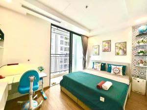 Business Class Studio with Skyline Panorama and Fast WiFi