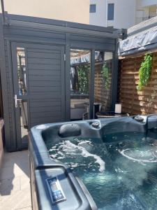 Cabane insolite avec jacuzzi