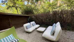 Appartement 61 metres carrés plus terrasse privée 85 mètres carrés donnant accés direct à la piscine