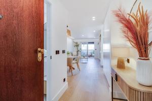 Cascais Chic Apartment with Pool and parking