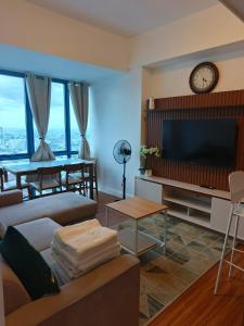 Luxury 2-BR, 2 Baths Condo at 38 Park Ave with Panoramic View