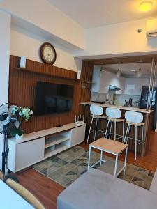 Luxury 2-BR, 2 Baths Condo at 38 Park Ave with Panoramic View
