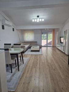 Nikolov Apartments