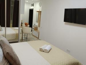 Kyiv Cocoon, Warm & Unique Apartment near Rail Station