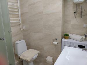 Kyiv Cocoon, Warm & Unique Apartment near Rail Station