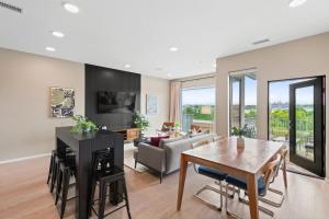 River View Luxury Condo with Garage, Walk to Downtown