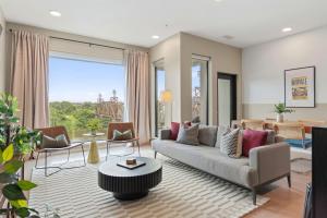 River View Luxury Condo with Garage, Walk to Downtown