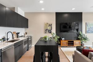 River View Luxury Condo with Garage, Walk to Downtown
