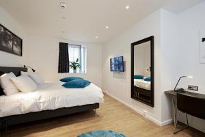 Executive Apartment room in Living Suites