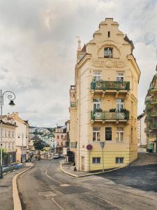 IMPERIAL Apartments Balconies
