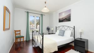 Sea N Sun Apartment by LovelyStay