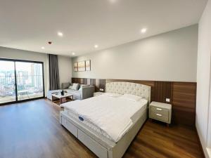 Gold Coast studio apartment with ocean view