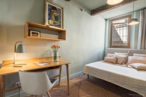 Stylish Urban Oasis AC Wi-Fi City Living