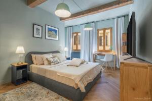 Stylish Urban Oasis AC Wi-Fi City Living