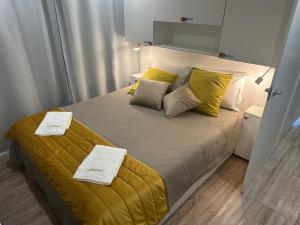 SLEEPBOAT Floating House Boat Oporto Douro