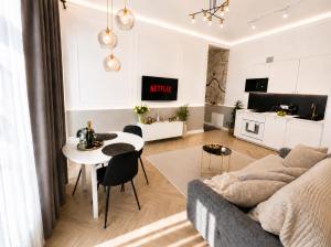 Love Architect Old Town Apartment with Orangery AC WiFI