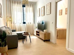 Stylish 2-bedroom beachside apartment