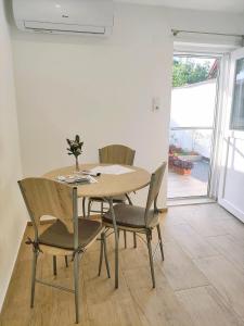 B30 Apartmanok, Eger