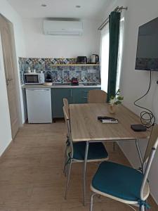 B30 Apartmanok, Eger
