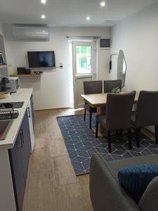 B30 Apartmanok, Eger