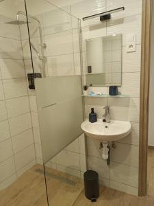 B30 Apartmanok, Eger