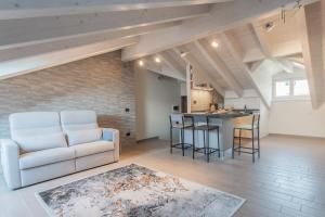 Bellagio Prestige Loft by RentComo