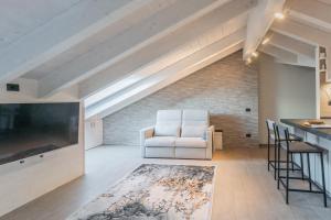 Bellagio Prestige Loft by RentComo