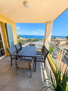 T4 dException avec balcon et vue sur la mer